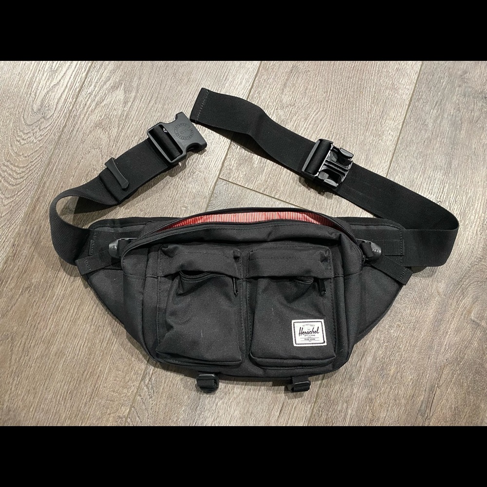 Black Herschel Eighteen Waist Pack
